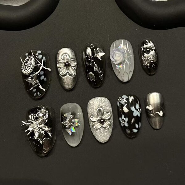 66469cc56715fbfc59e2cd9e58a6d3ba Silver Blossom